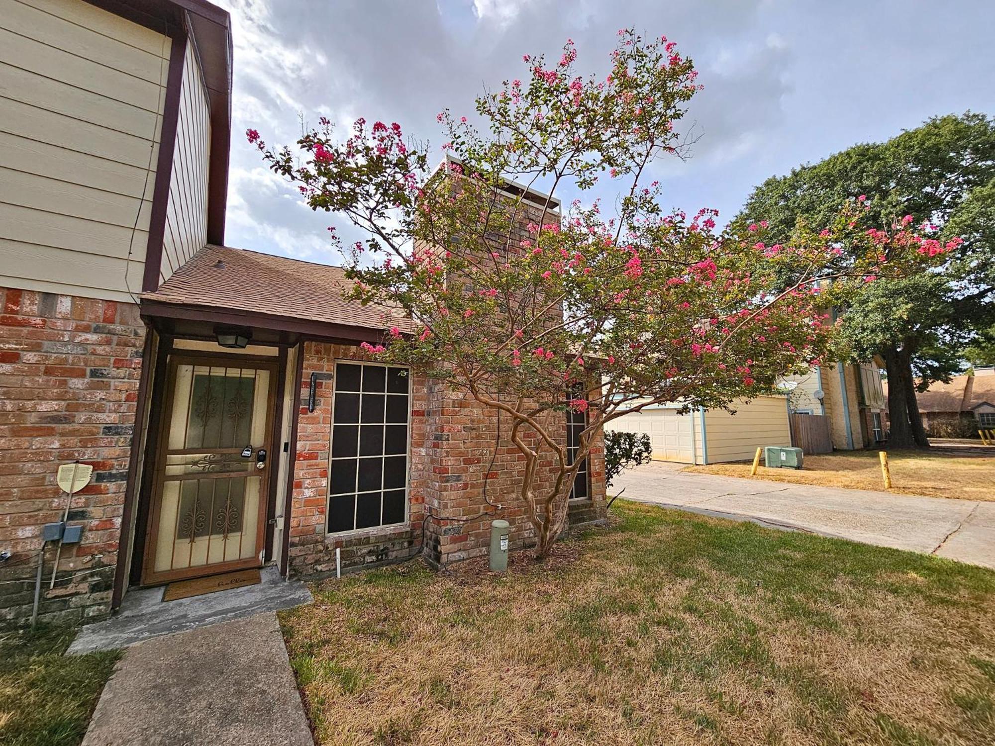 Centrally Located Retreat! Sleeps 8, 10 Min To Downtown, Free Parking Houston
