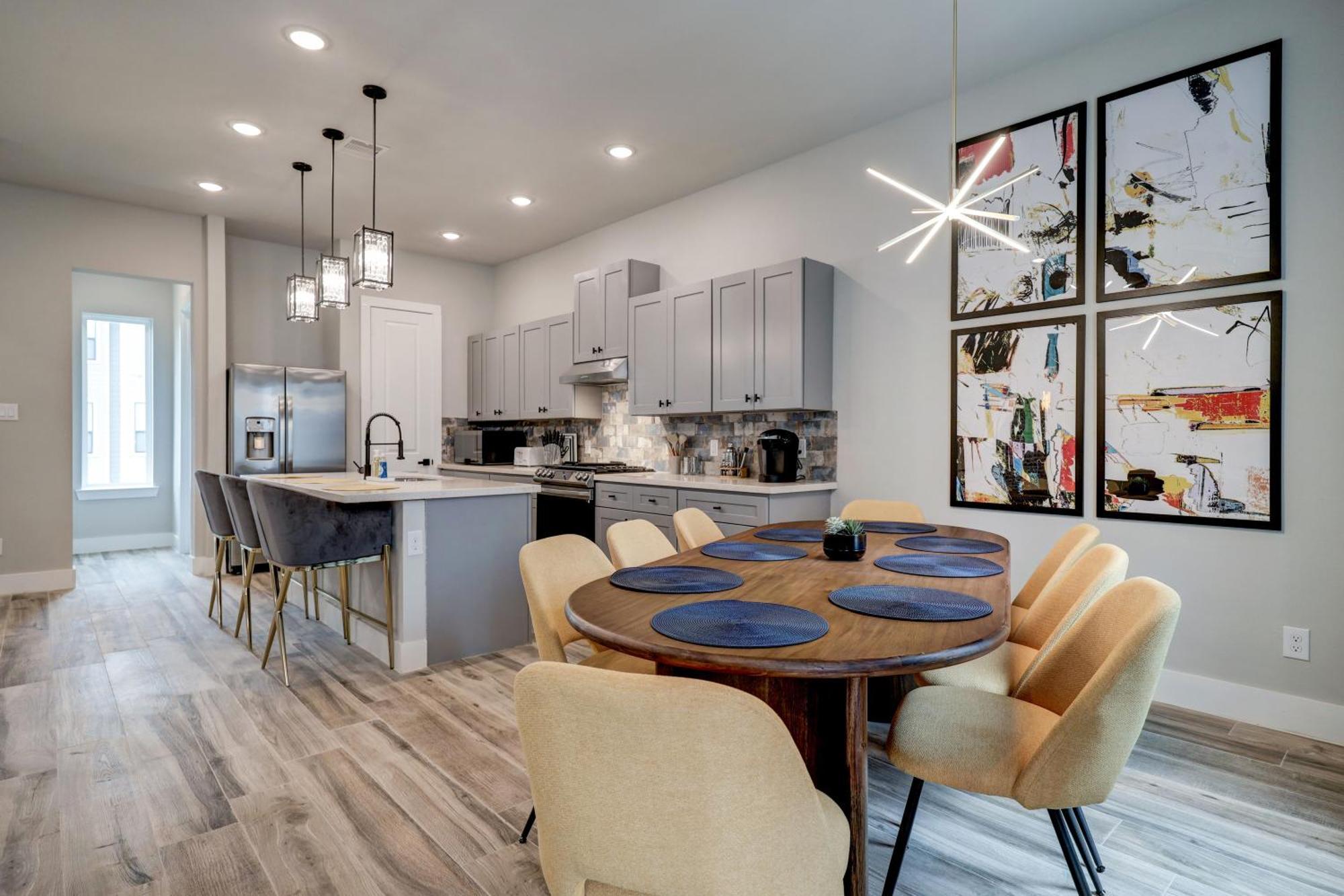 Hip Heights Home, 4bd, Location * Houston