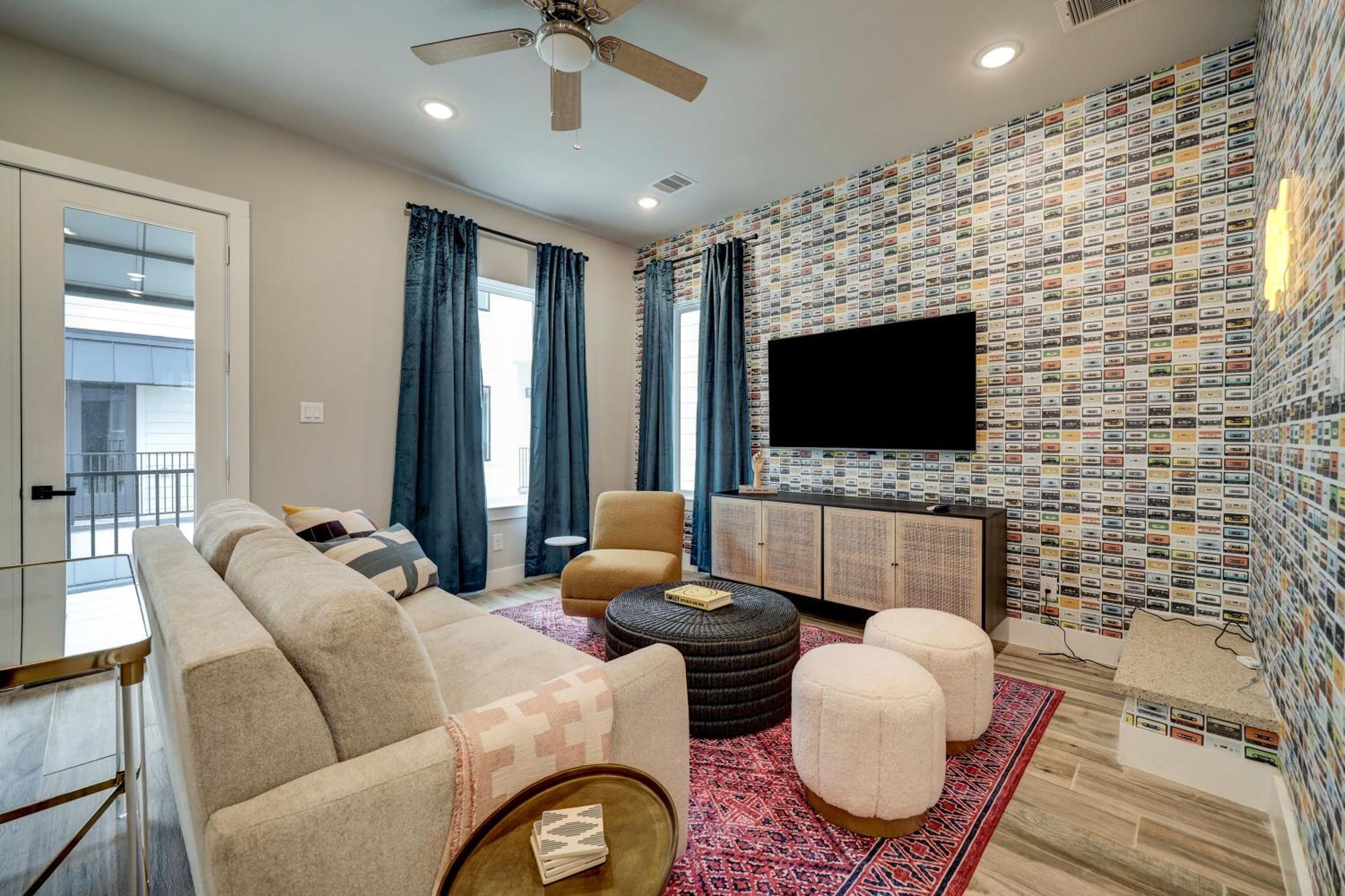 Hip Heights Home, 4bd, Location *