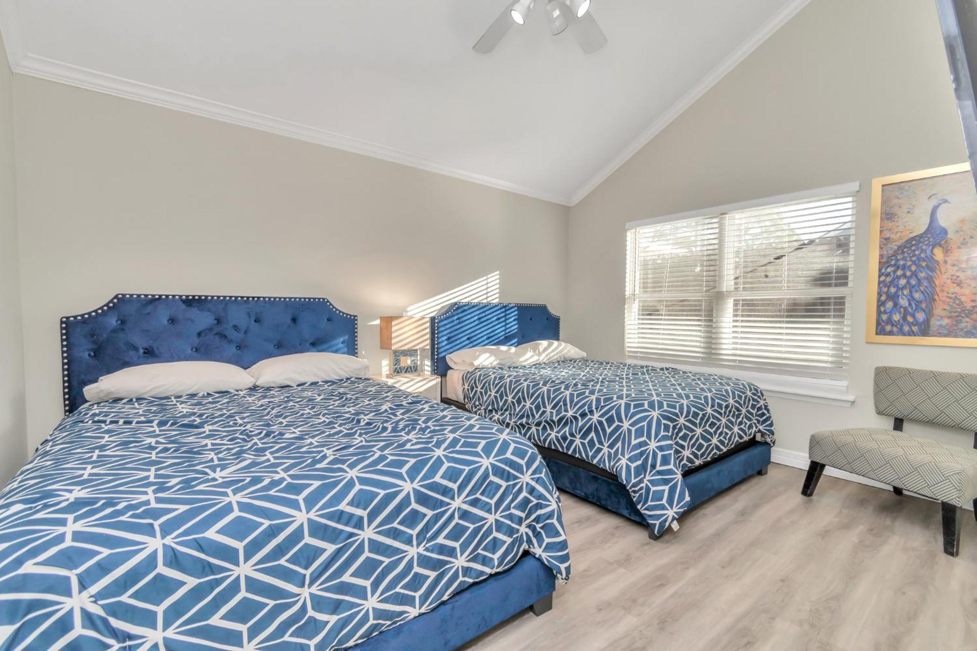 1976 Accessiblegem Jacuzzi Sleep13 Chinatown 20mins Dt Holiday home *