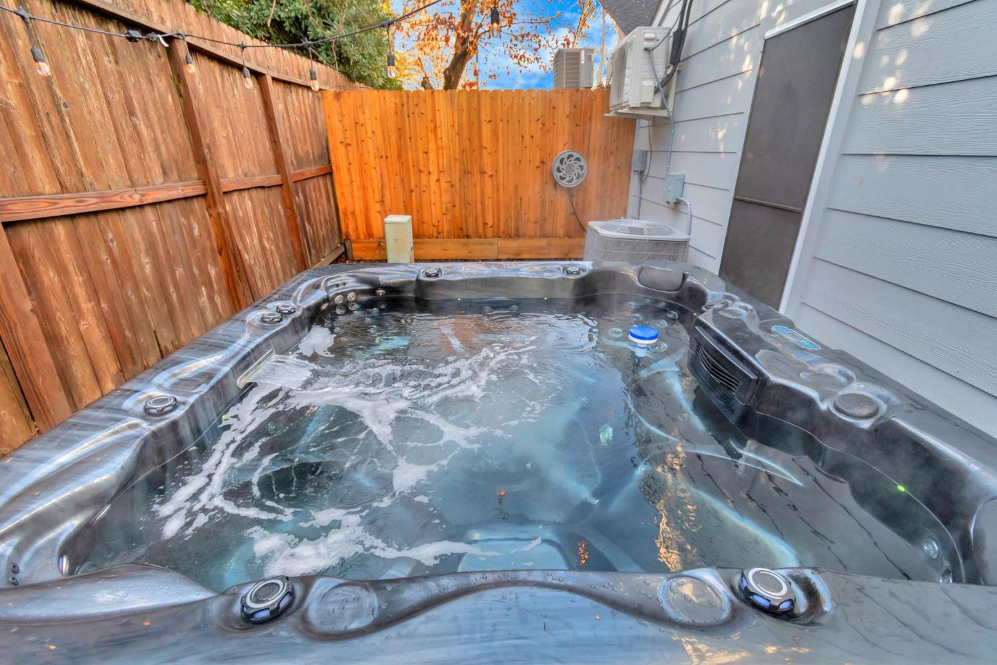 1976 Accessiblegem Jacuzzi Sleep13 Chinatown 20mins Dt Holiday home *
