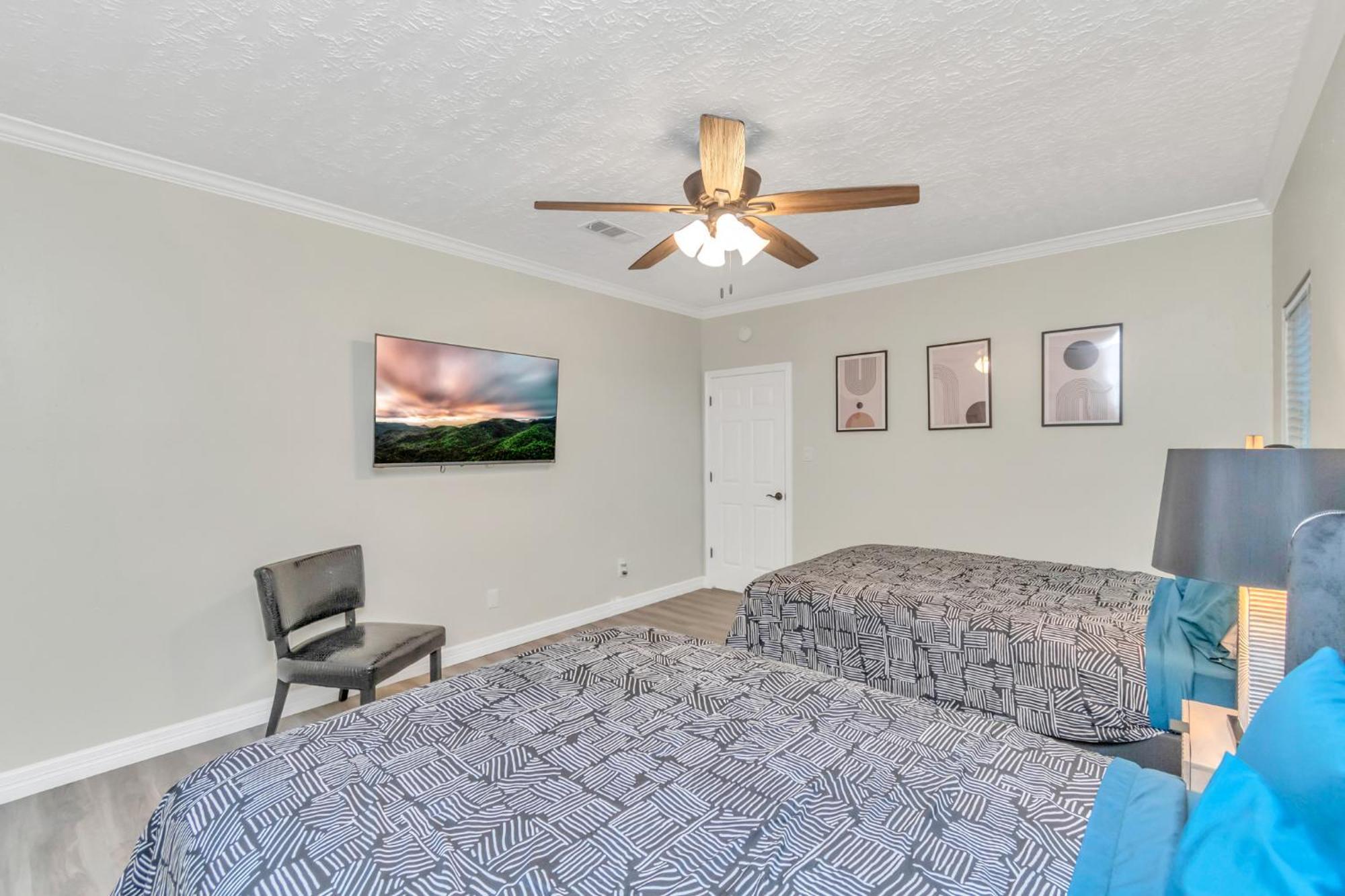 1976 Accessiblegem Jacuzzi Sleep13 Chinatown 20mins Dt Holiday home