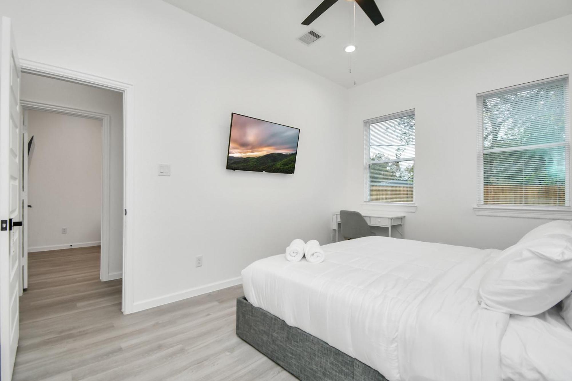 New! Modern 3br/2ba Near Downtown/foosball/netflix * Houston