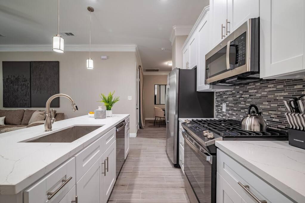 Elegant In Gated Community Holiday home Houston