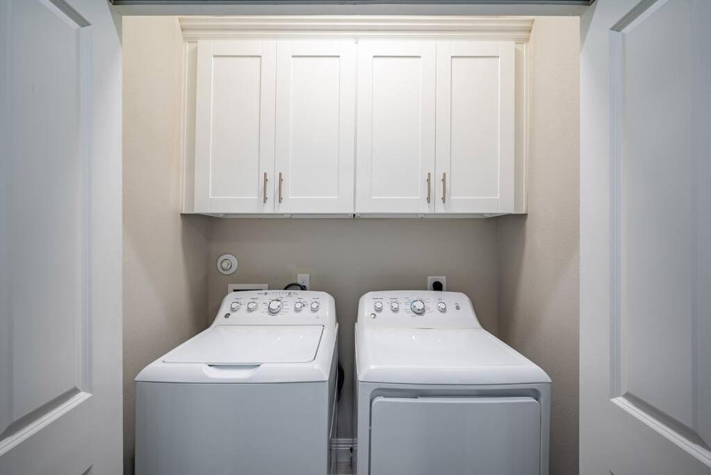 Elegant In Gated Community Holiday home Houston