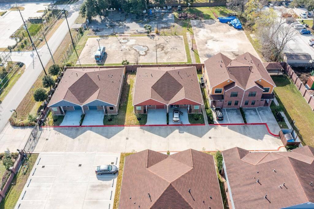 Elegant In Gated Community *