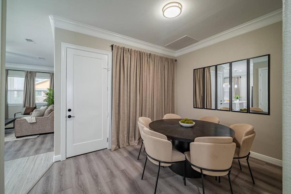 Elegant In Gated Community * Houston