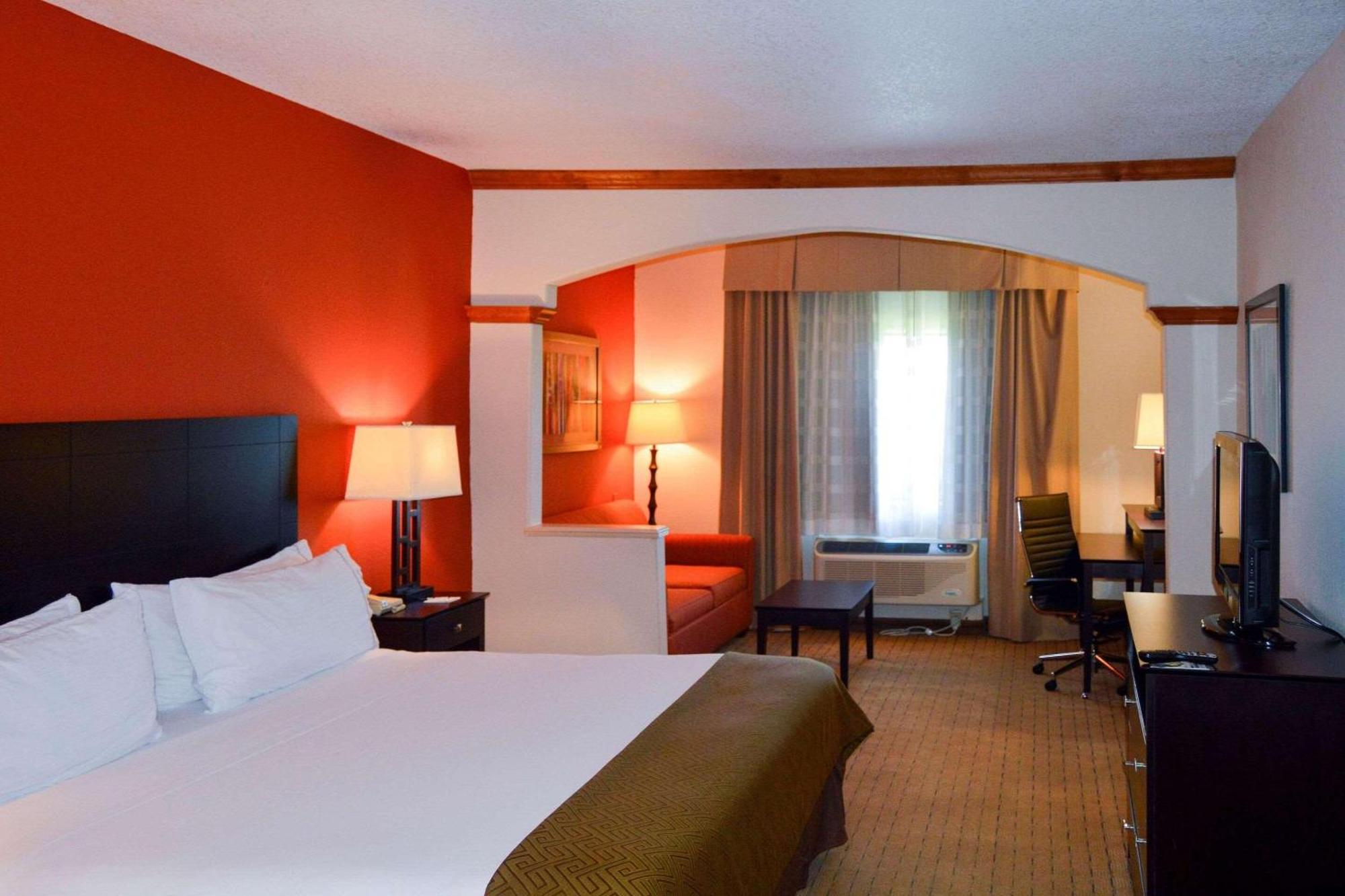 Country & By Radisson, Northwest, Tx 2*