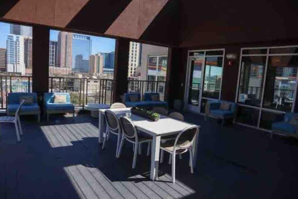 Apartment Fancy Downtown With Pool Gym Lounge Pet Ok