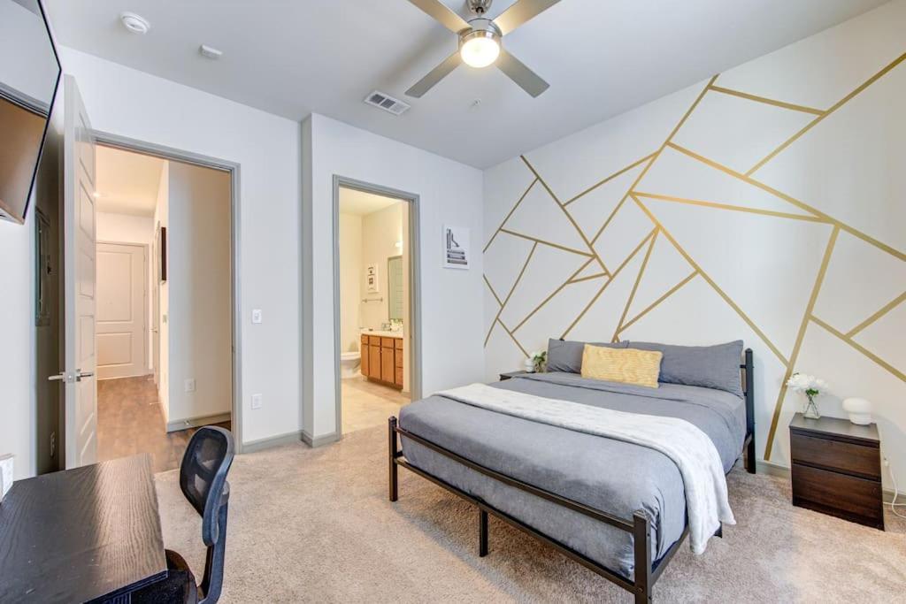 Fancy Downtown With Pool Gym Lounge Pet Ok Apartment