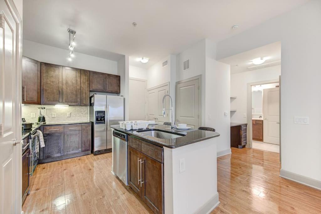 Apartment Chic 1br Near Nrg With Pool Wifi Freeparking Houston