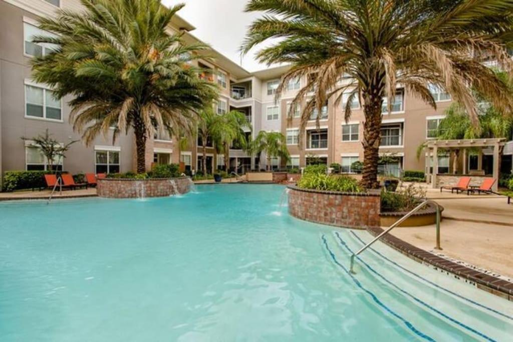 Chic 1br Near Nrg With Pool Wifi Freeparking Apartment