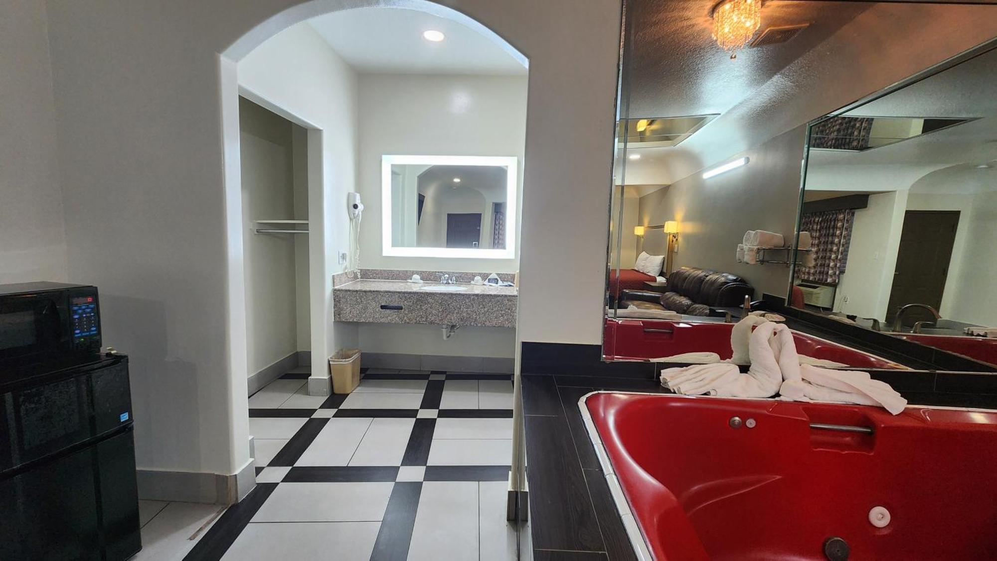 Scottish & Sam Parkway Hotel 2*