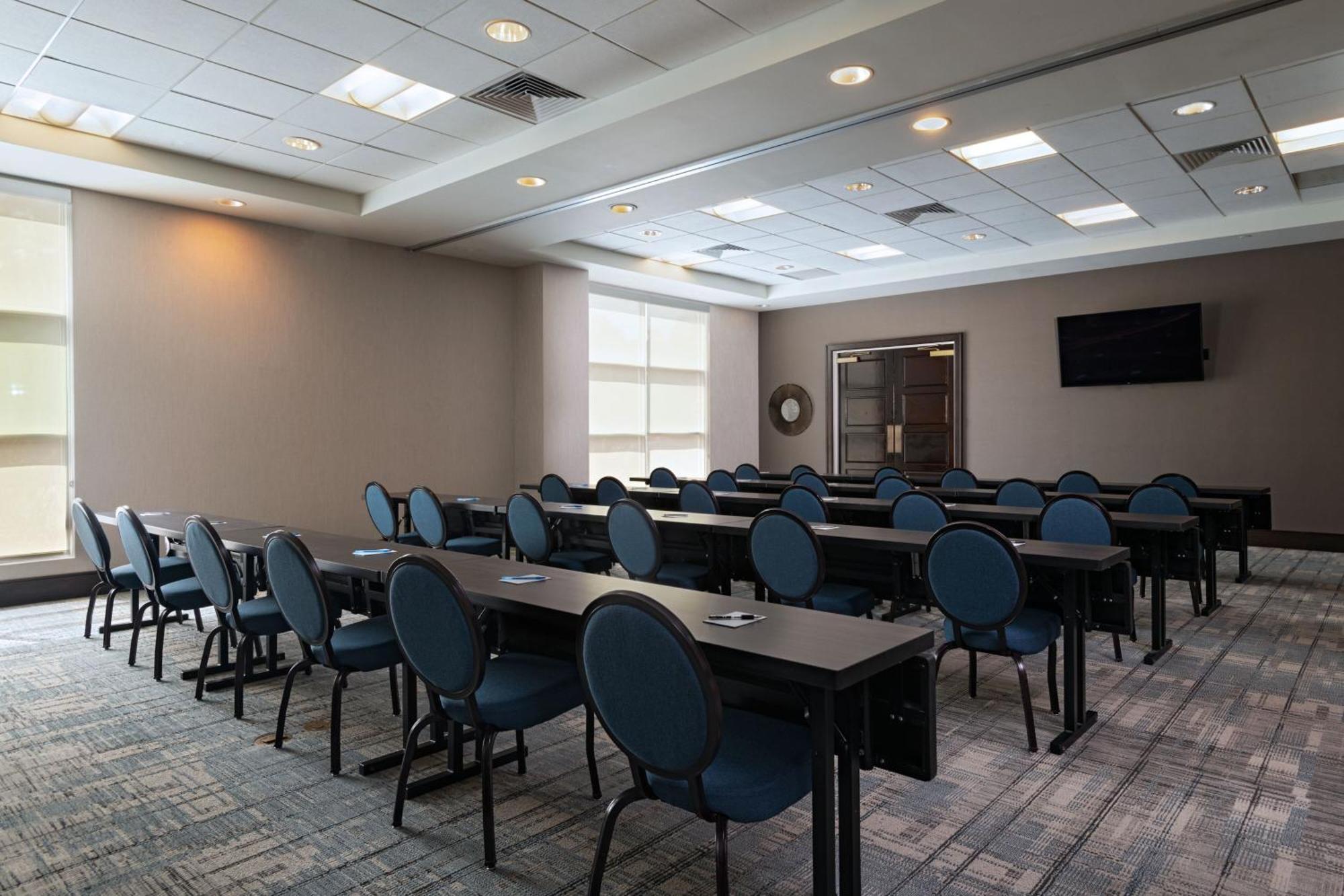 Hotel Four Points By Sheraton West 3*