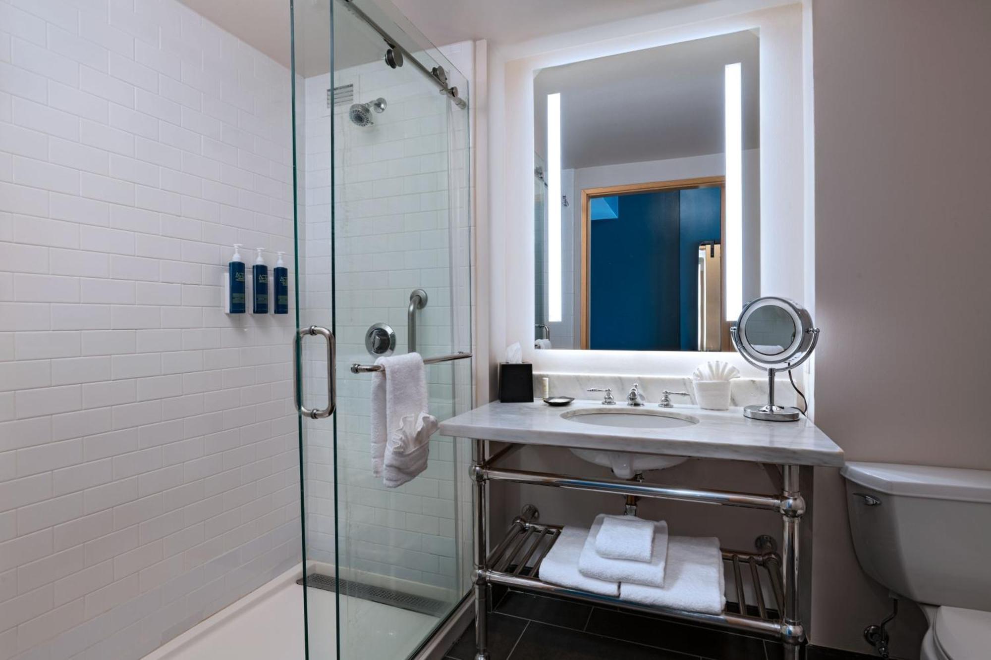 Four Points By Sheraton West