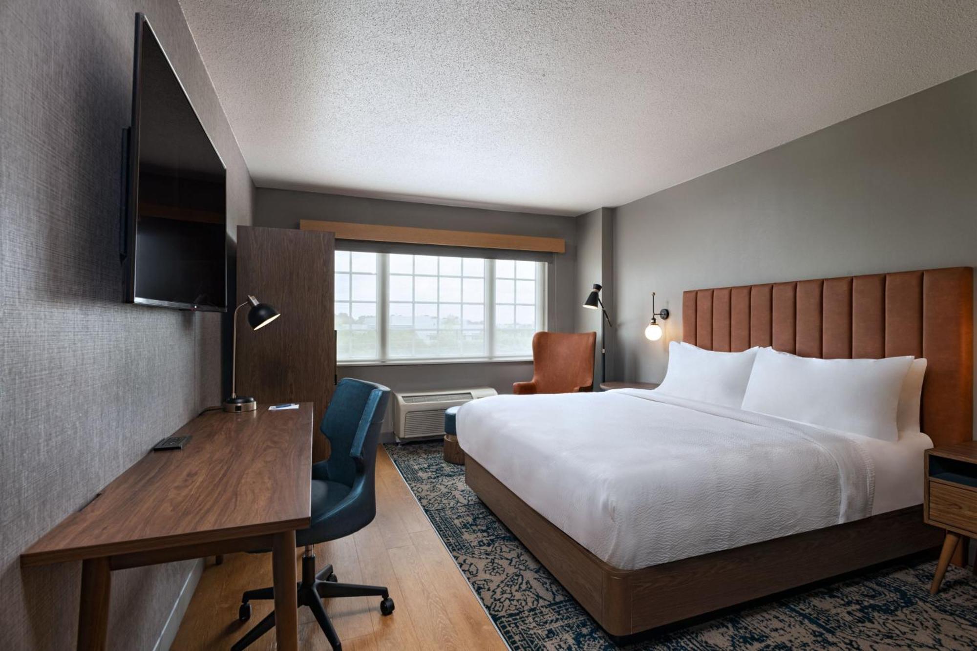 Four Points By Sheraton West