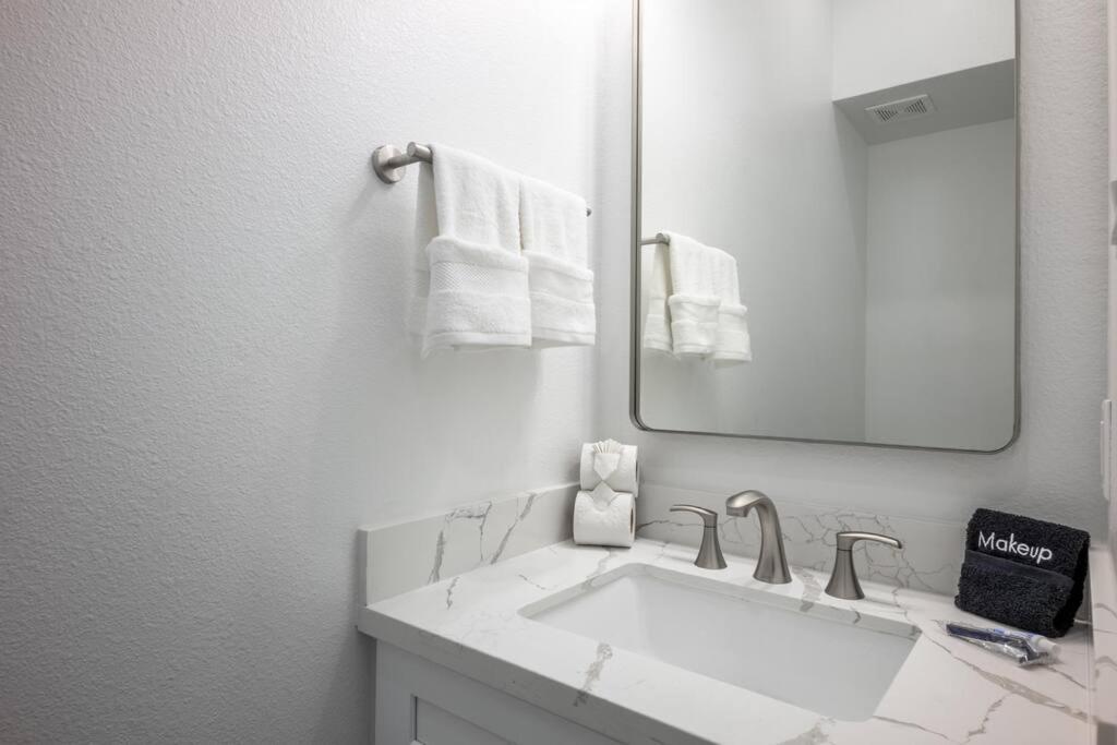 Spacious Cozy Near Nrg /toyota/stadiums *