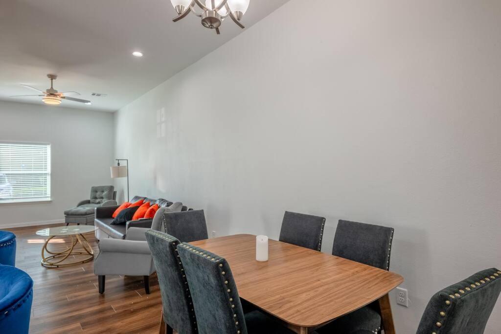 Spacious Cozy Near Nrg /toyota/stadiums Holiday home Houston