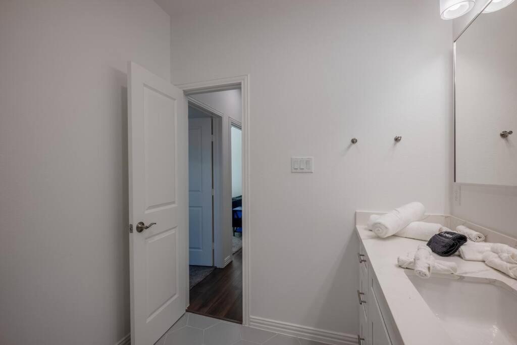 Spacious Cozy Near Nrg /toyota/stadiums *
