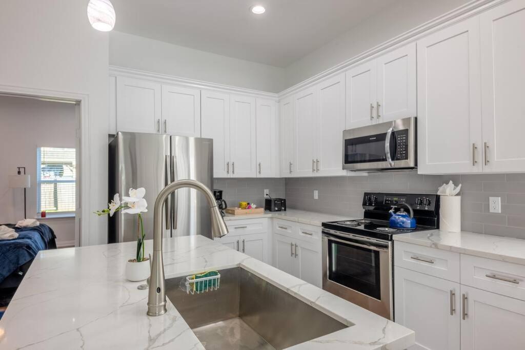 Spacious Cozy Near Nrg /toyota/stadiums * Houston