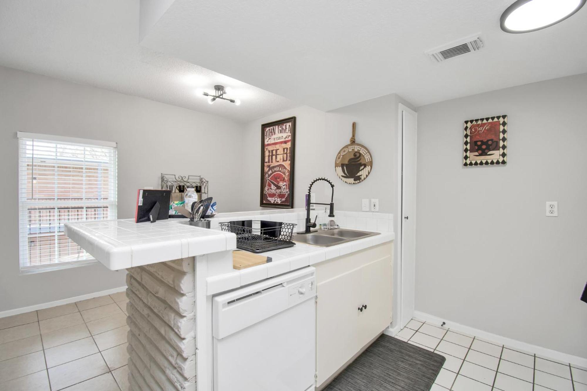 Apartment Unique Heights 1br Apt Sleeps 4 Houston