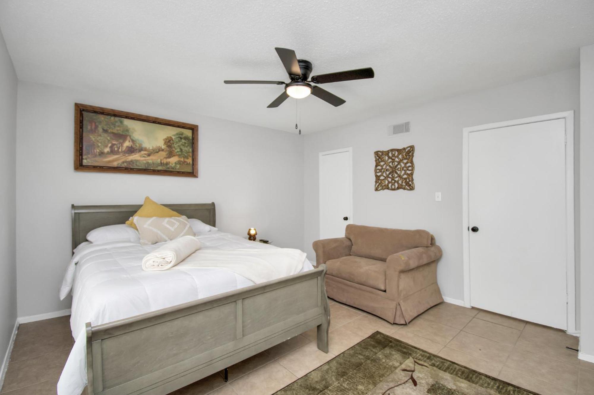 Unique Heights 1br Apt Sleeps 4 * Houston