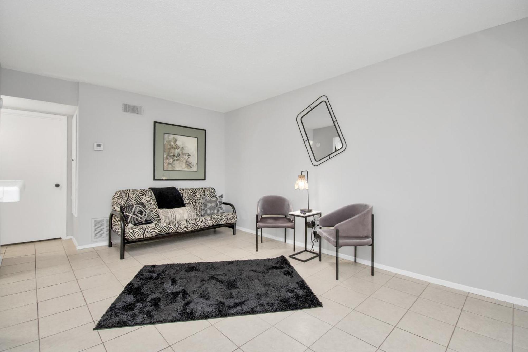 Apartment Unique Heights 1br Apt Sleeps 4