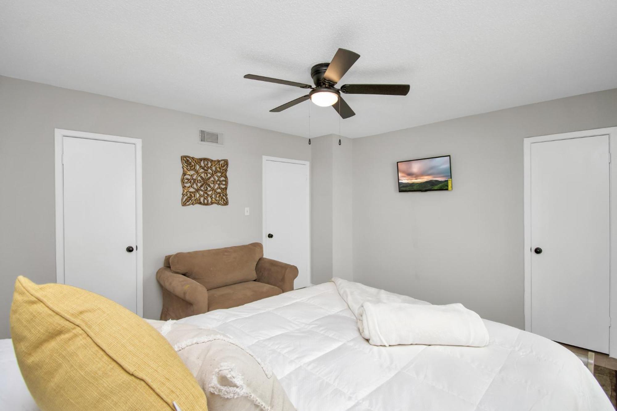 Apartment Unique Heights 1br Apt Sleeps 4 *