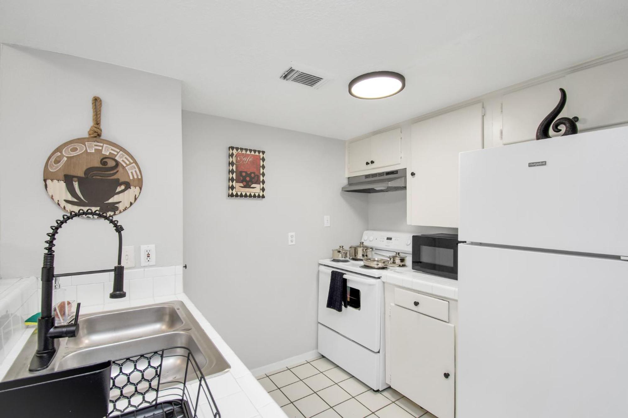 Unique Heights 1br Apt Sleeps 4 Apartment