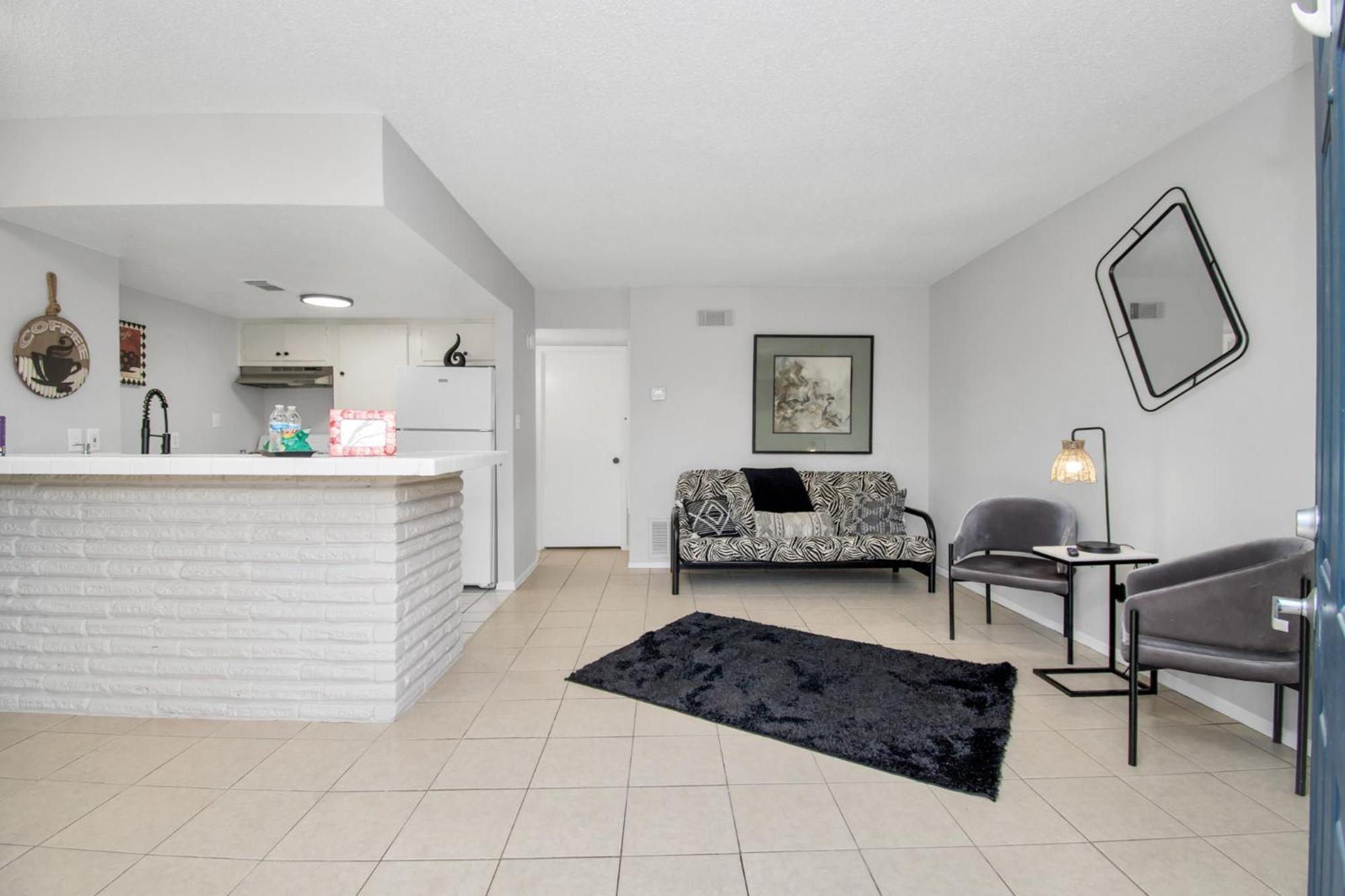Unique Heights 1br Apt Sleeps 4 * Houston