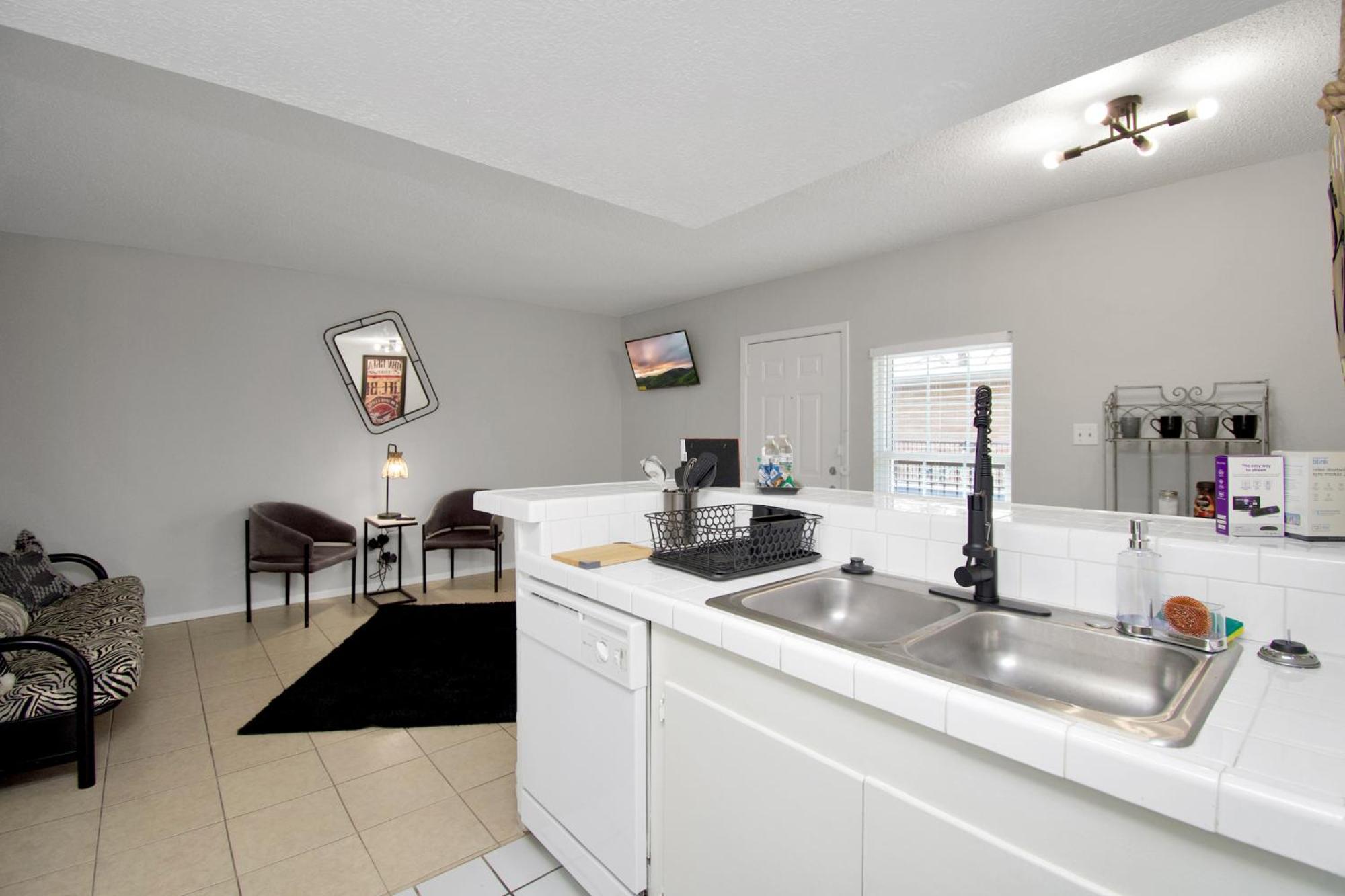 Unique Heights 1br Apt Sleeps 4 Apartment