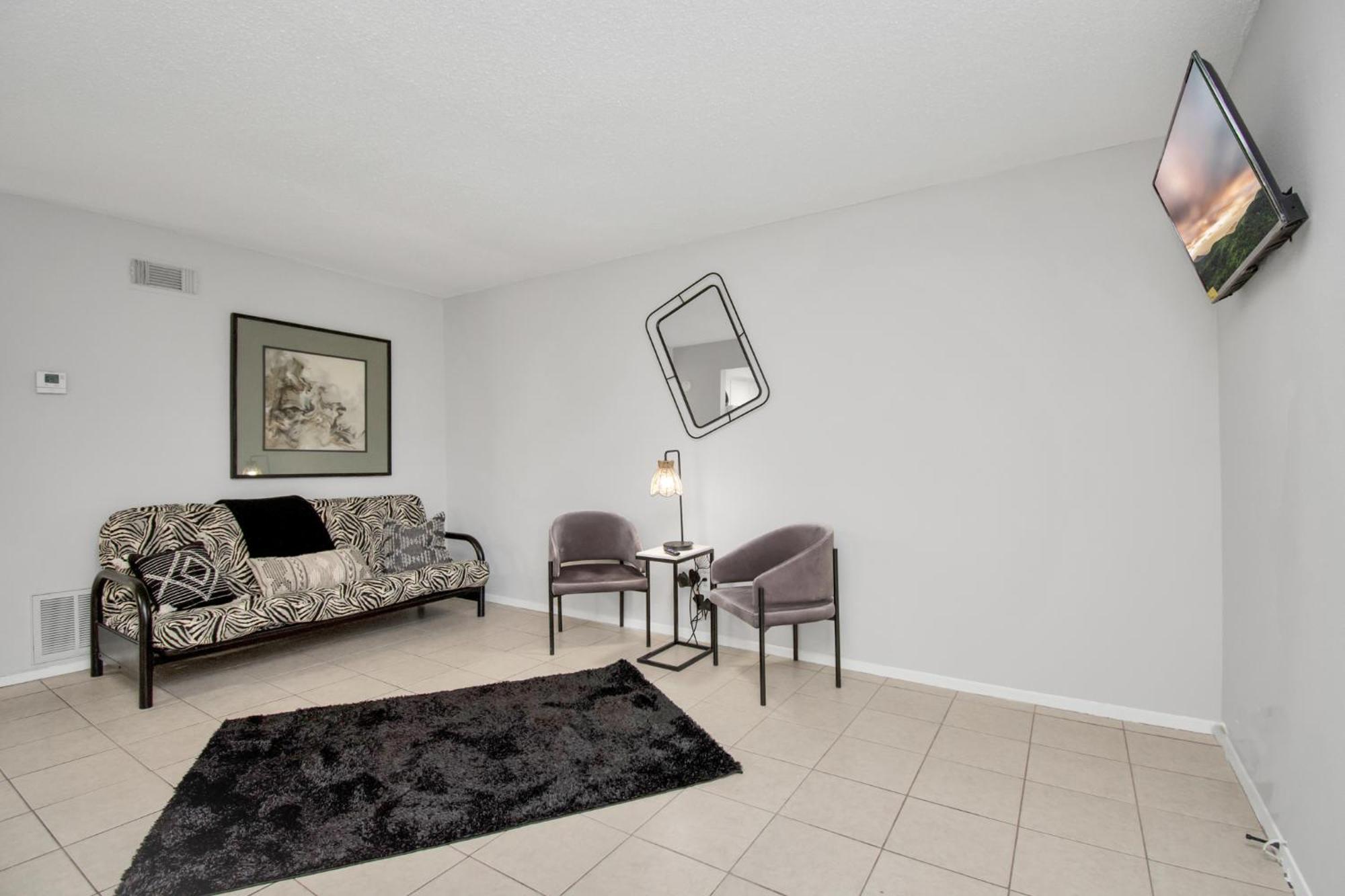 Apartment Unique Heights 1br Apt Sleeps 4 *