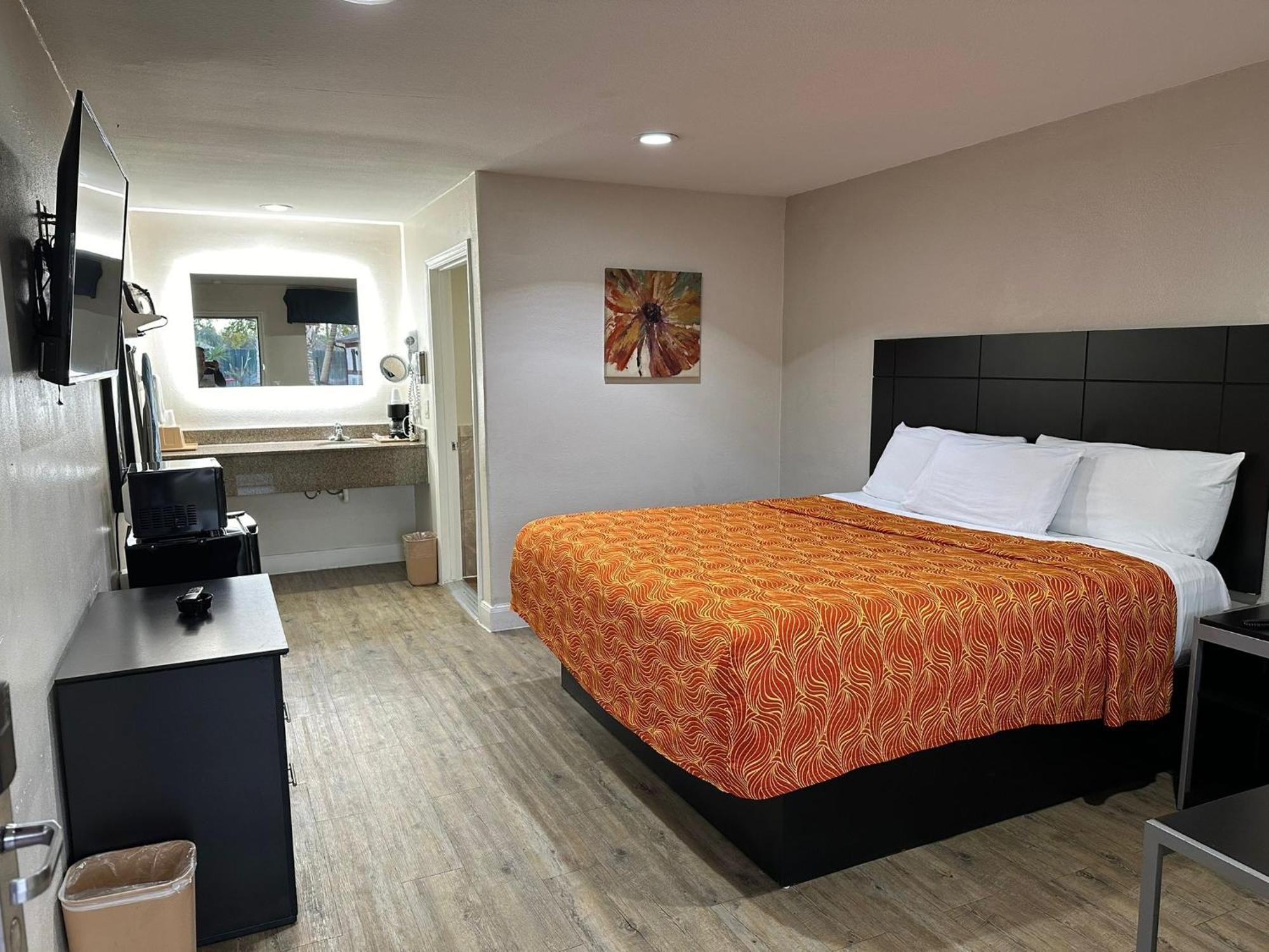 Palace I-45 & Bellfort Hotel 2*