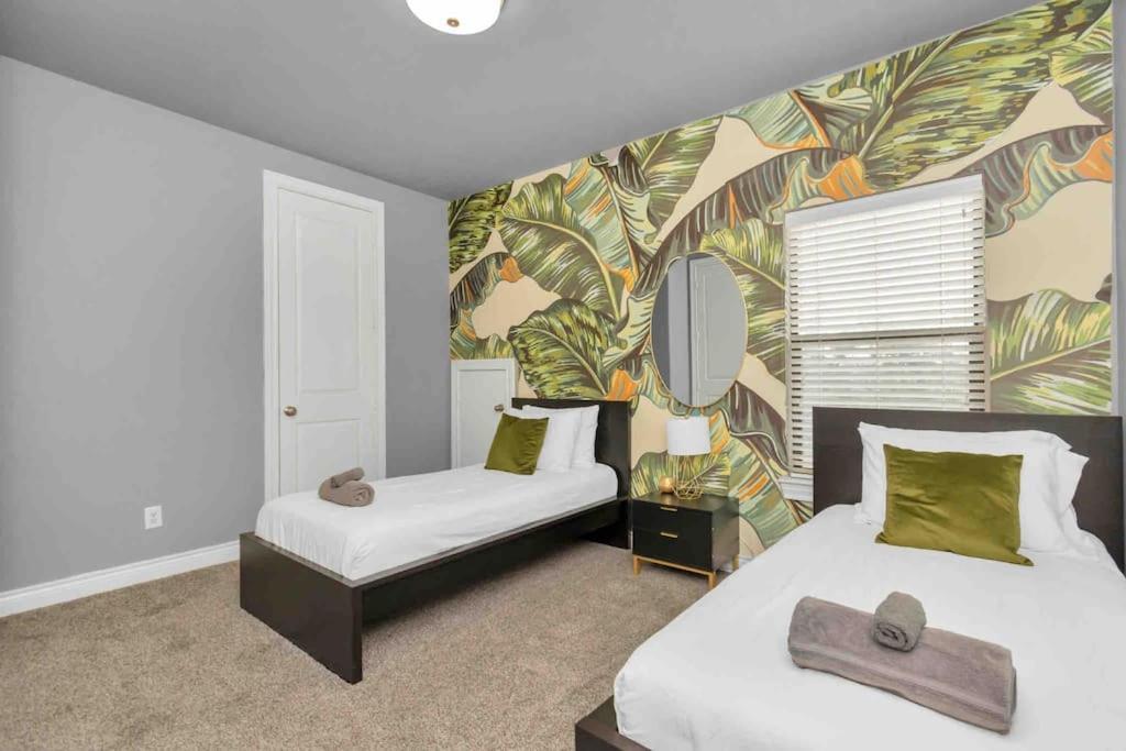Prolific 3story W Game Room-hottub-near Dt *