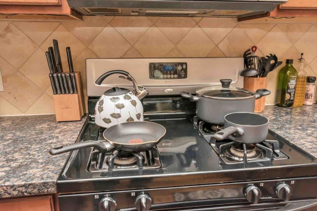 Prolific 3story W Game Room-hottub-near Dt Holiday home Houston