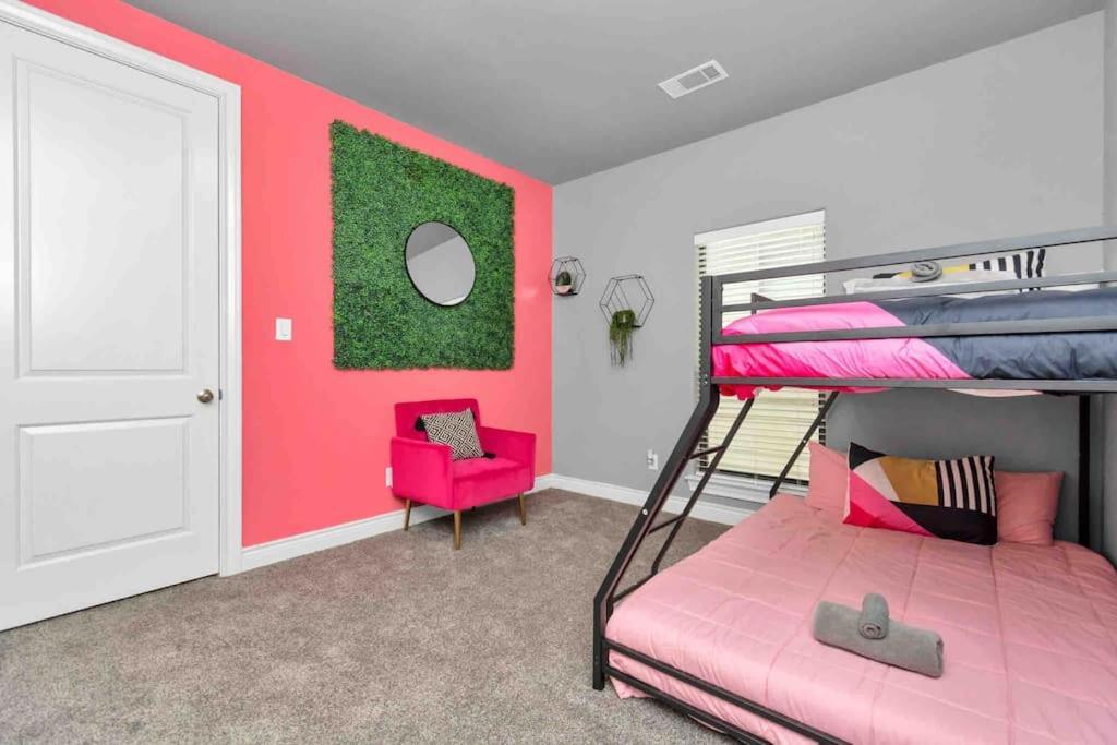 Prolific 3story W Game Room-hottub-near Dt Holiday home *