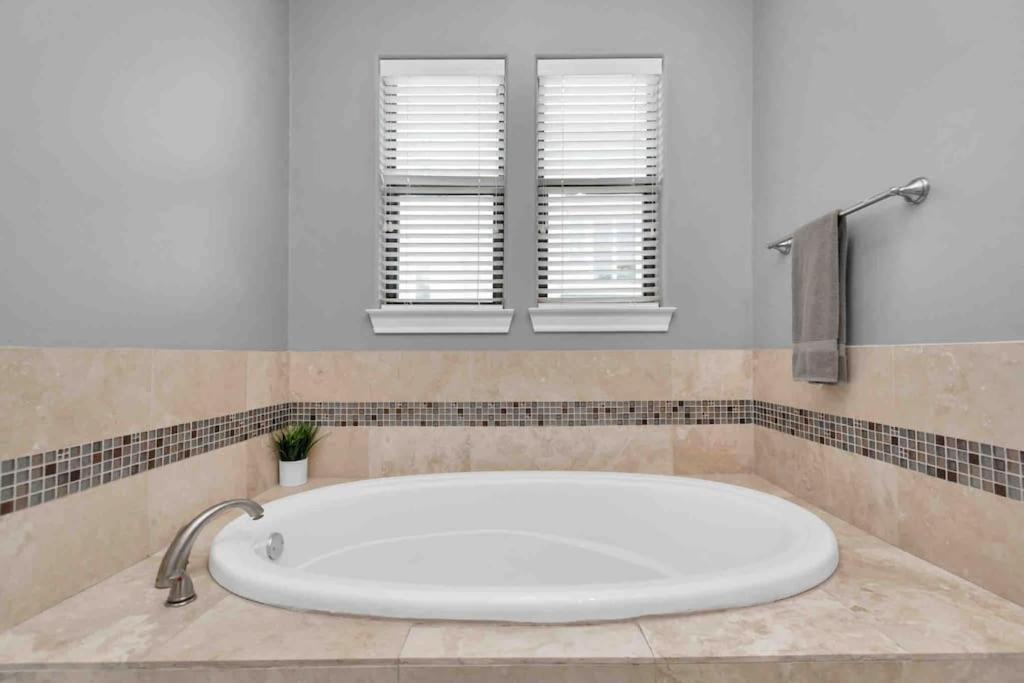 Prolific 3story W Game Room-hottub-near Dt * Houston