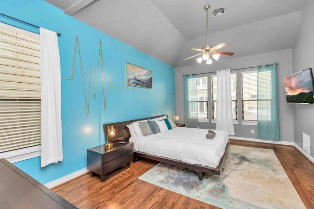Holiday home Prolific 3story W Game Room-hottub-near Dt