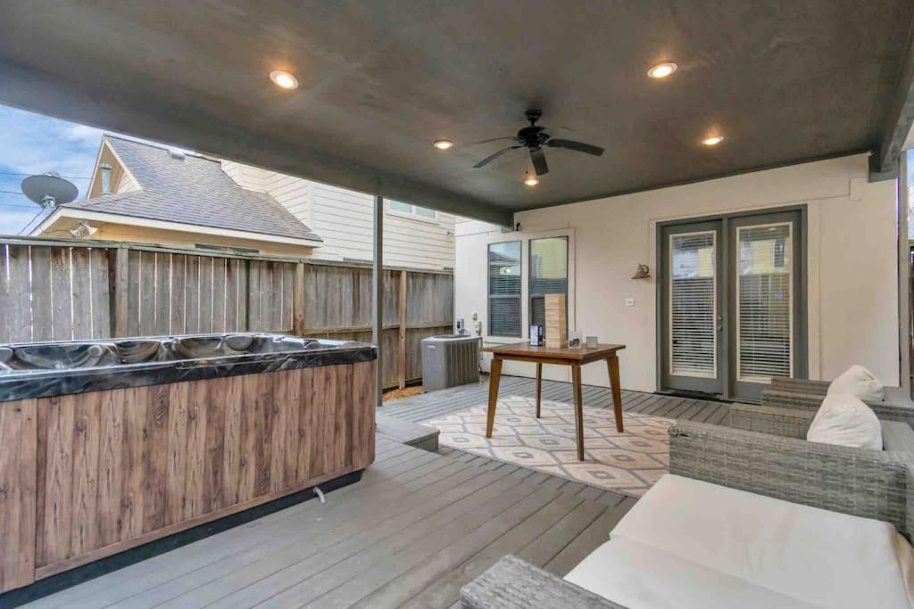 Prolific 3story W Game Room-hottub-near Dt