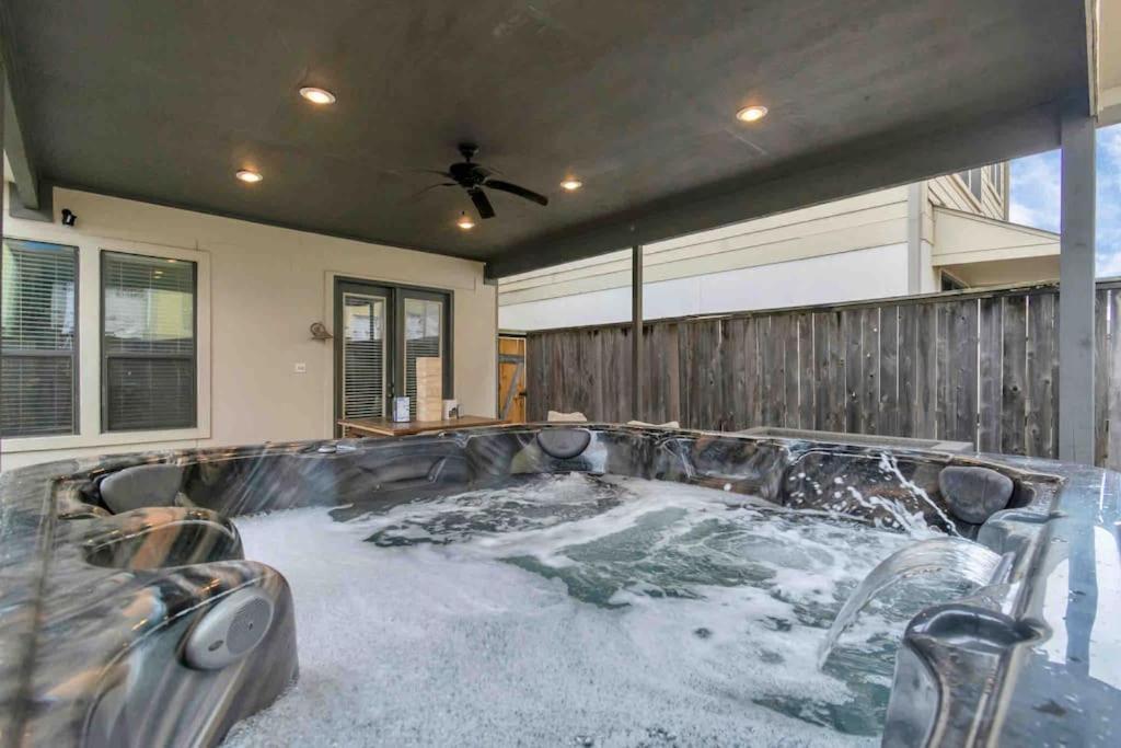 Holiday home Prolific 3story W Game Room-hottub-near Dt Houston