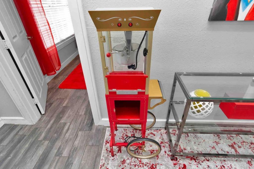 Prolific Red Luxe: Private Deck + Stylish Living