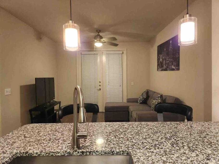At Energy Corridor Apartment *