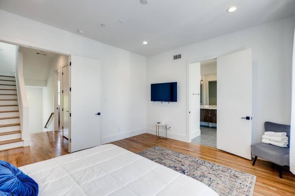 Holiday home 4 Story Modern Sleeps 10 - Dt Views!