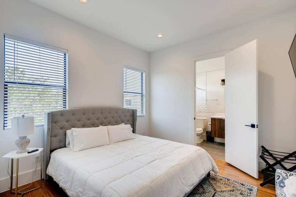 4 Story Modern Sleeps 10 - Dt Views! Holiday home