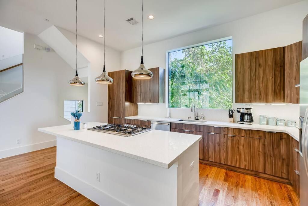 Holiday home 4 Story Modern Sleeps 10 - Dt Views! Houston