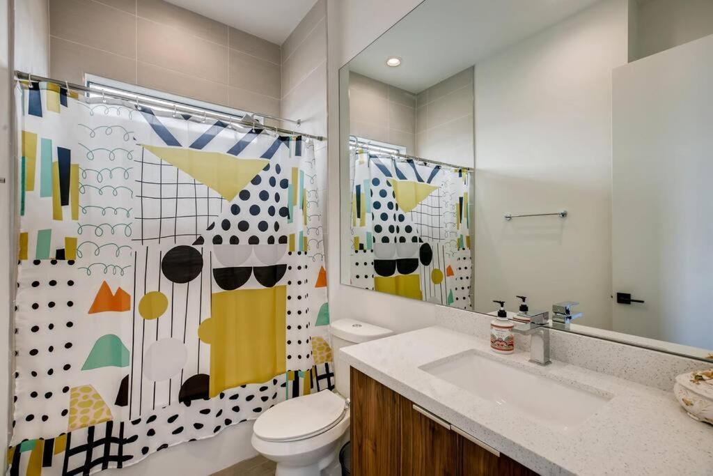Holiday home 4 Story Modern Sleeps 10 - Dt Views!