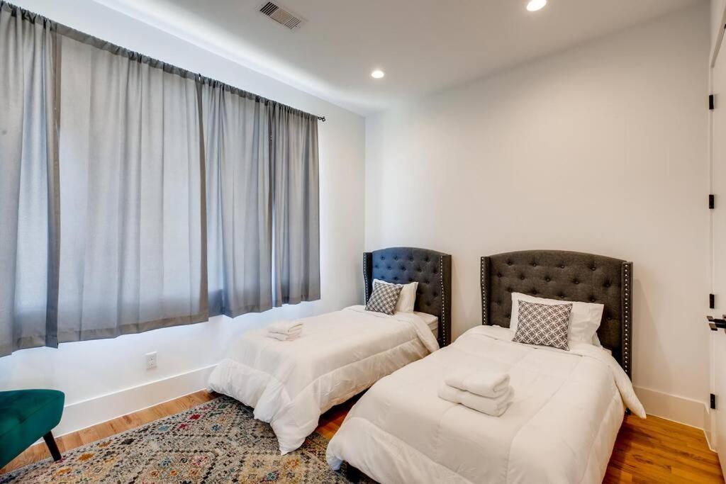 Holiday home 4 Story Modern Sleeps 10 - Dt Views! *