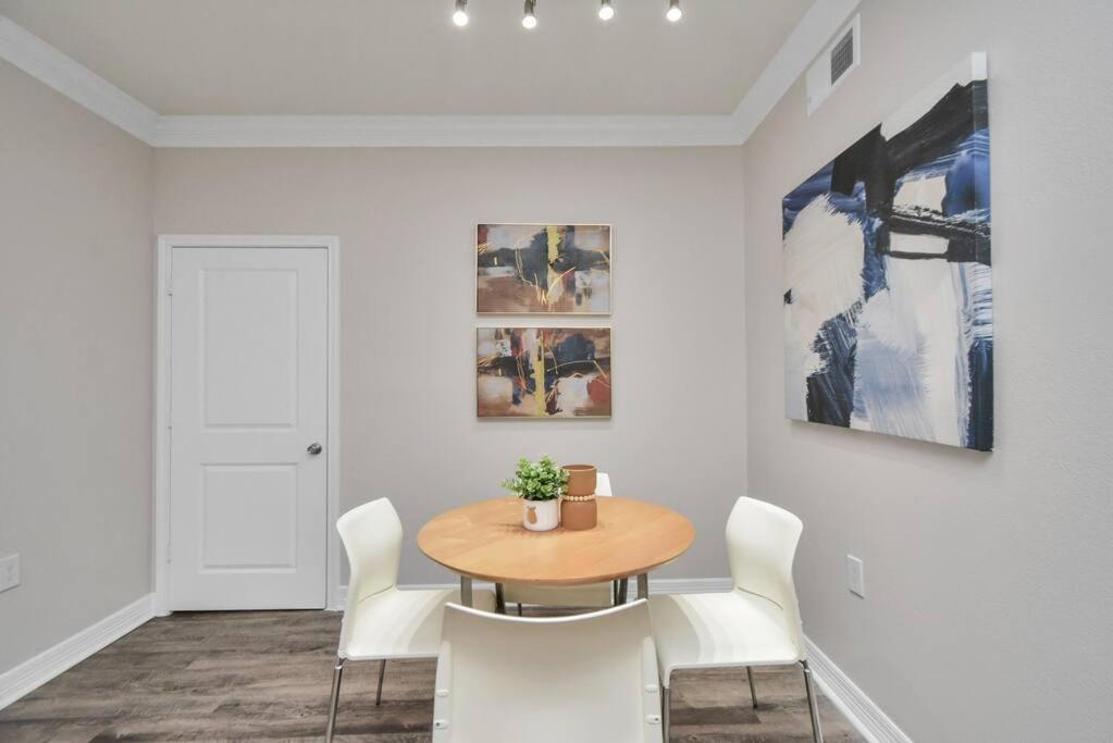 The Natural Mirage Near Rice Village! Apartment Houston