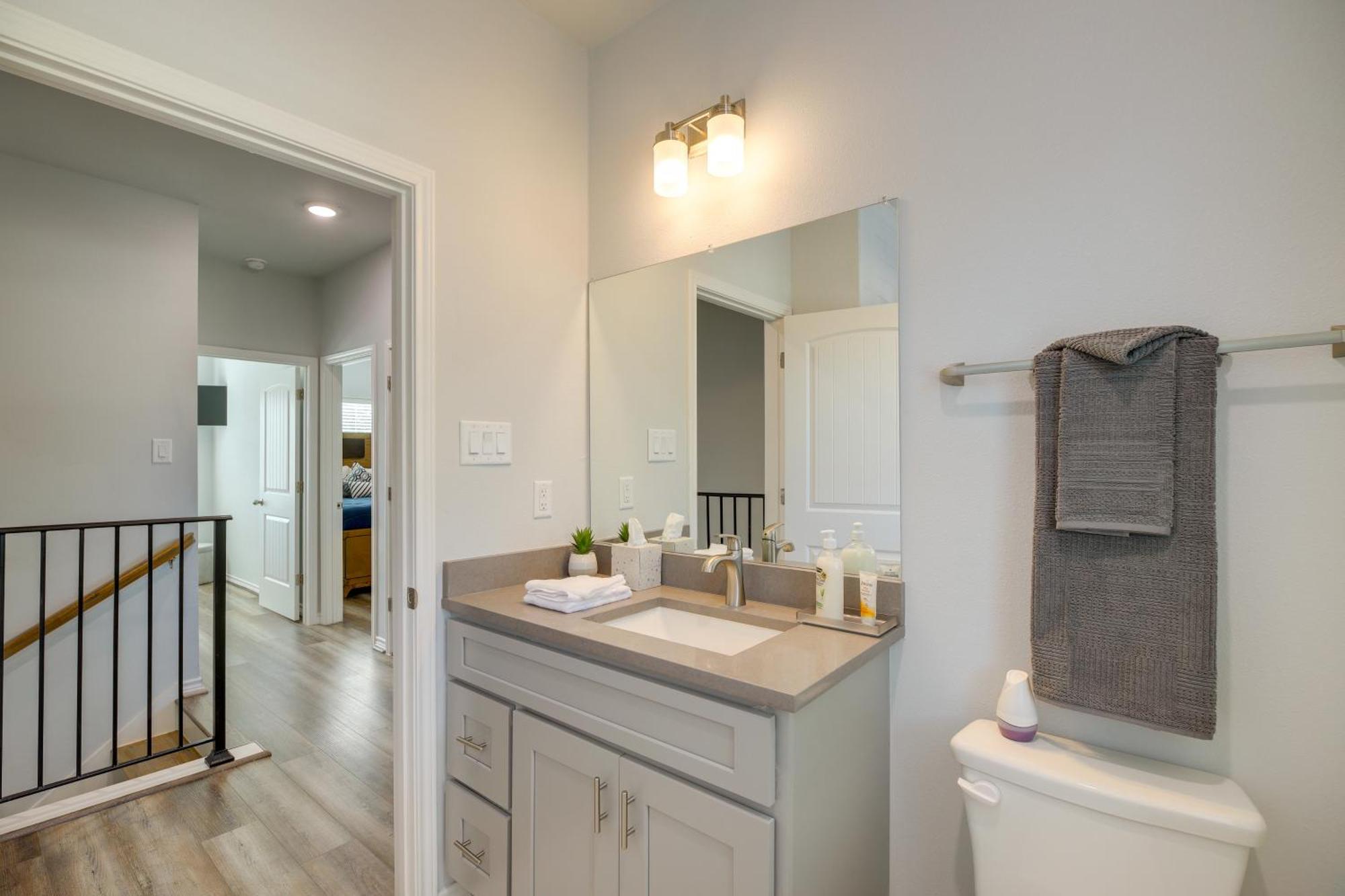 South Townhome With Patio And Gas Grill! Holiday home *