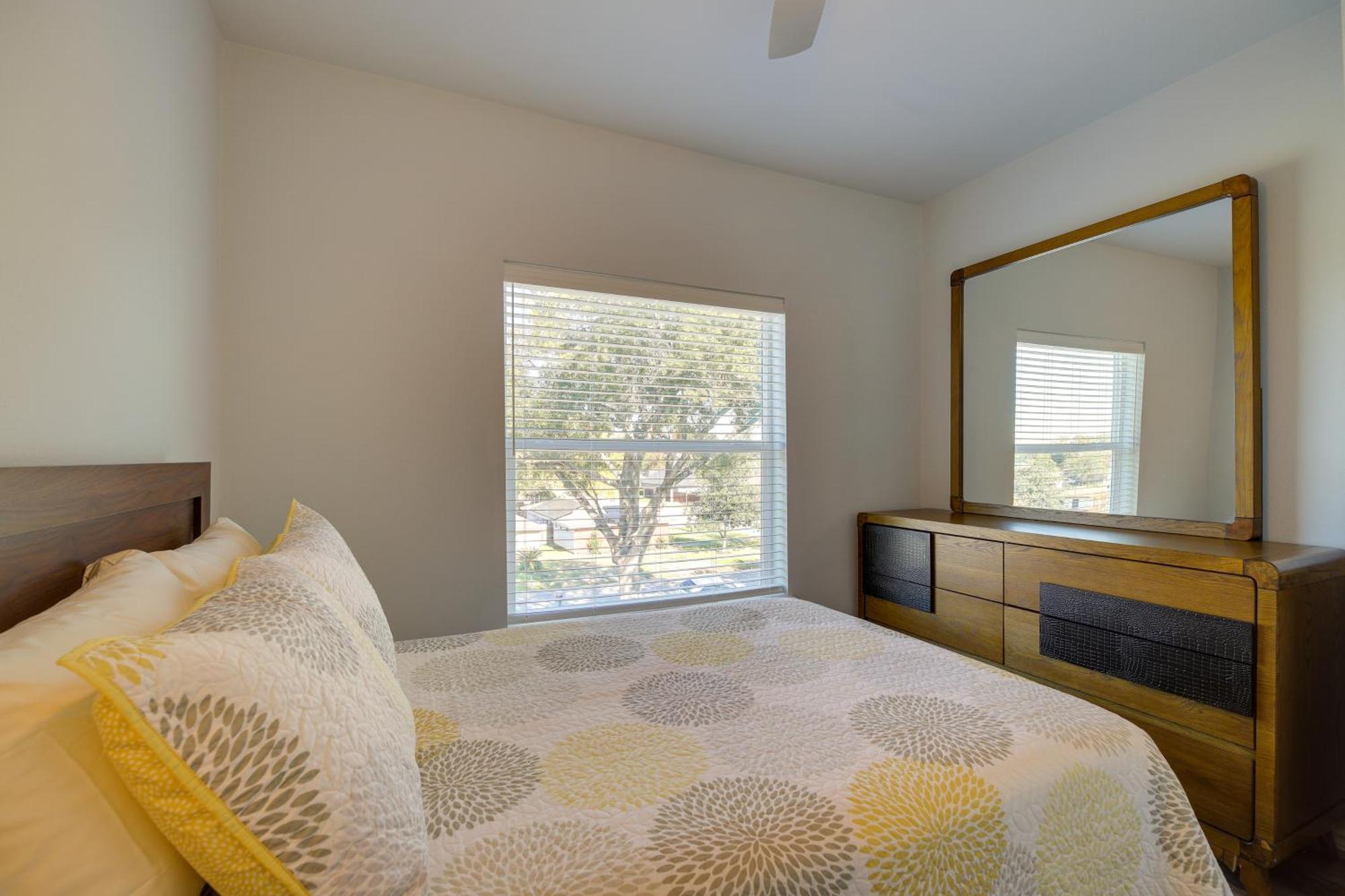 South Townhome With Patio And Gas Grill! Holiday home